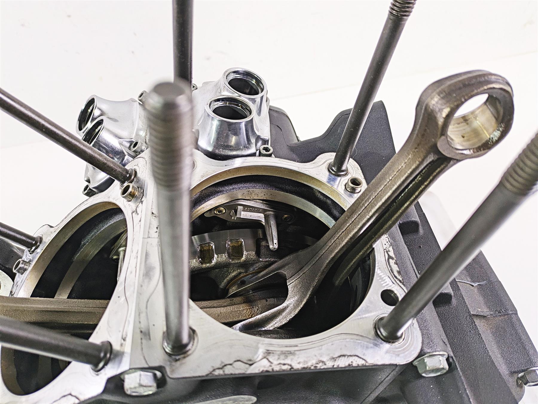 2019 Harley Softail FXDR 114 Milwaukee 8 Crank Case Shaft Cases Set 16200459 {{ shop.shopifyCountryName }} - Mototech271