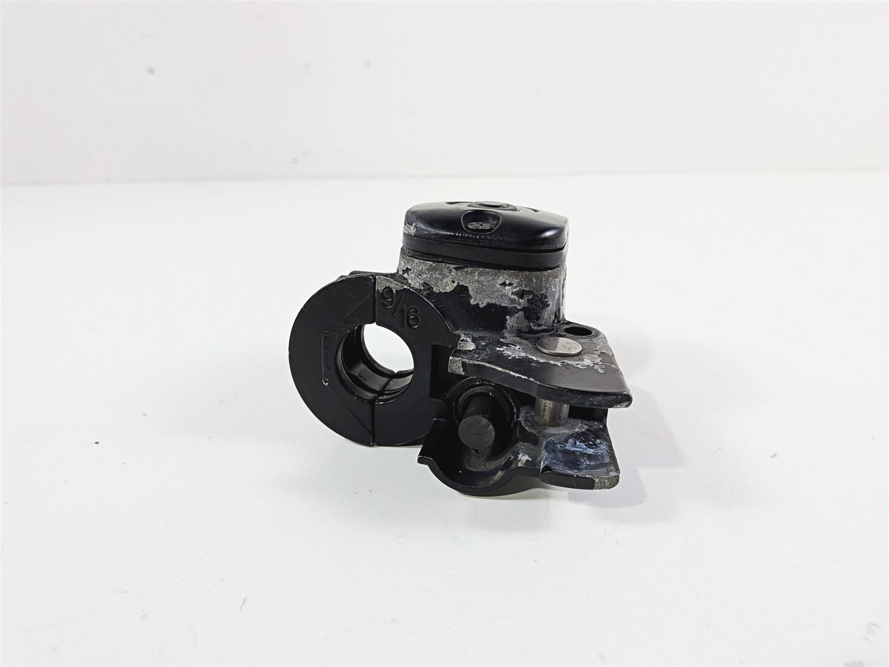 2006 Harley Davidson Dyna FXDBI Street Bob Front Brake Master Cylinder 45029-11D {{ shop.shopifyCountryName }} - Mototech271