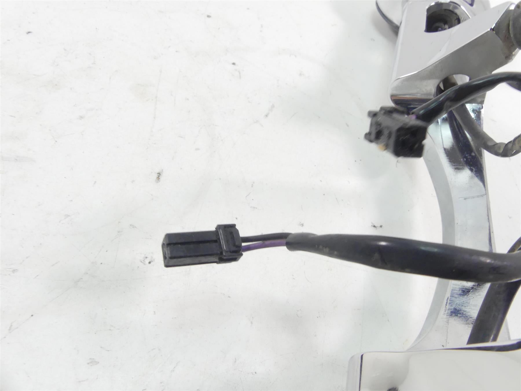 2012 Harley Touring FLHTK Electra Glide Rear Smoked Turn Signal Bar 68510-74C {{ shop.shopifyCountryName }} - Mototech271
