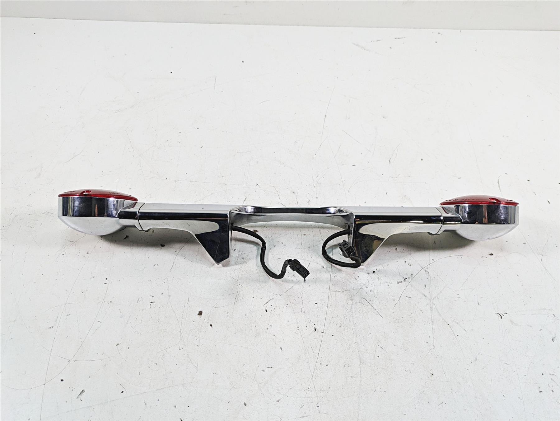 2008 Harley FLHTCU Electra Glide Rear Turn Signal Blinker Bar 68510-74C {{ shop.shopifyCountryName }} - Mototech271