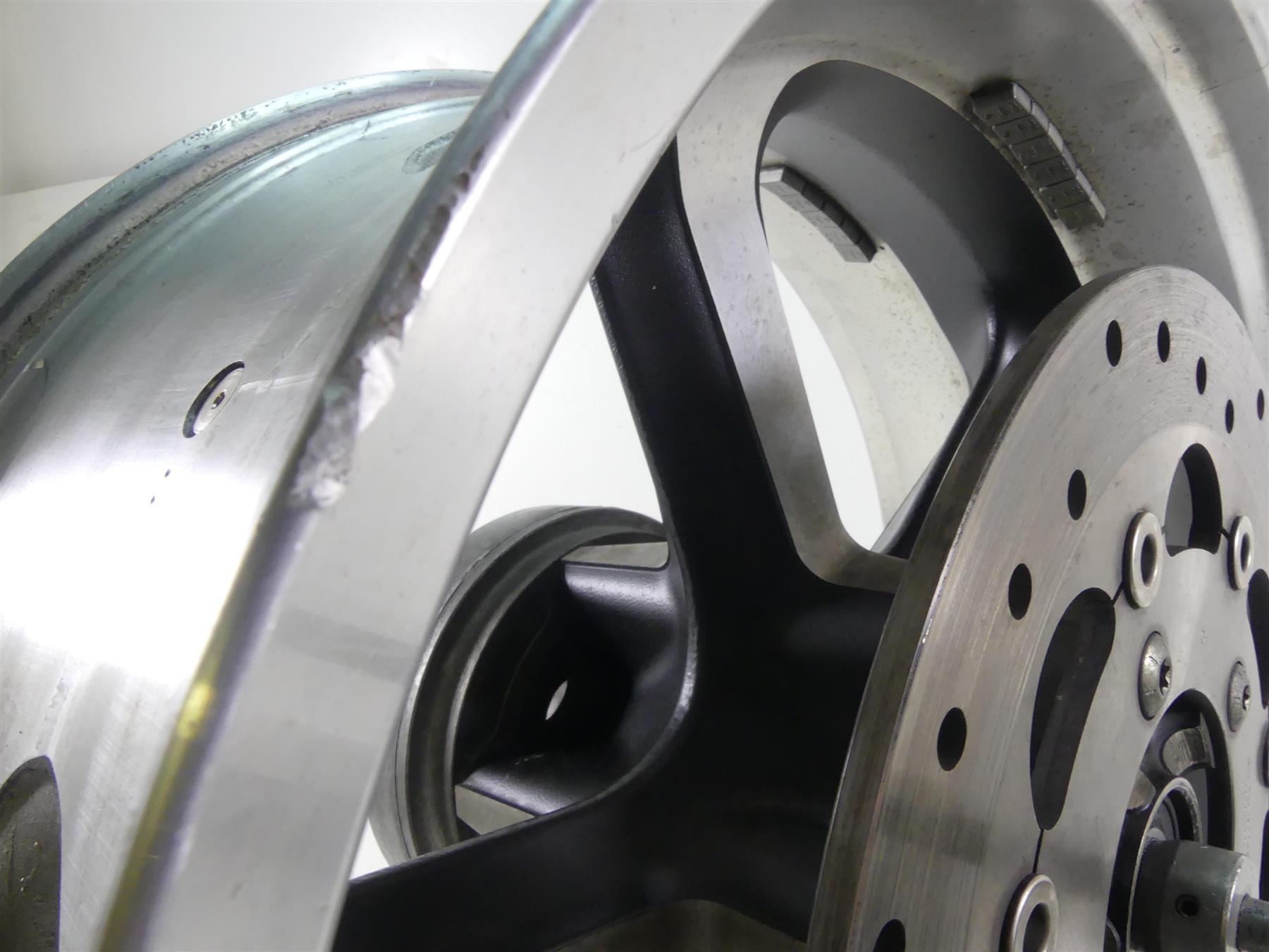 2011 Harley VRSCF Muscle Rod Straight Rear Wheel Rim 18x8 40900169 {{ shop.shopifyCountryName }} - Mototech271