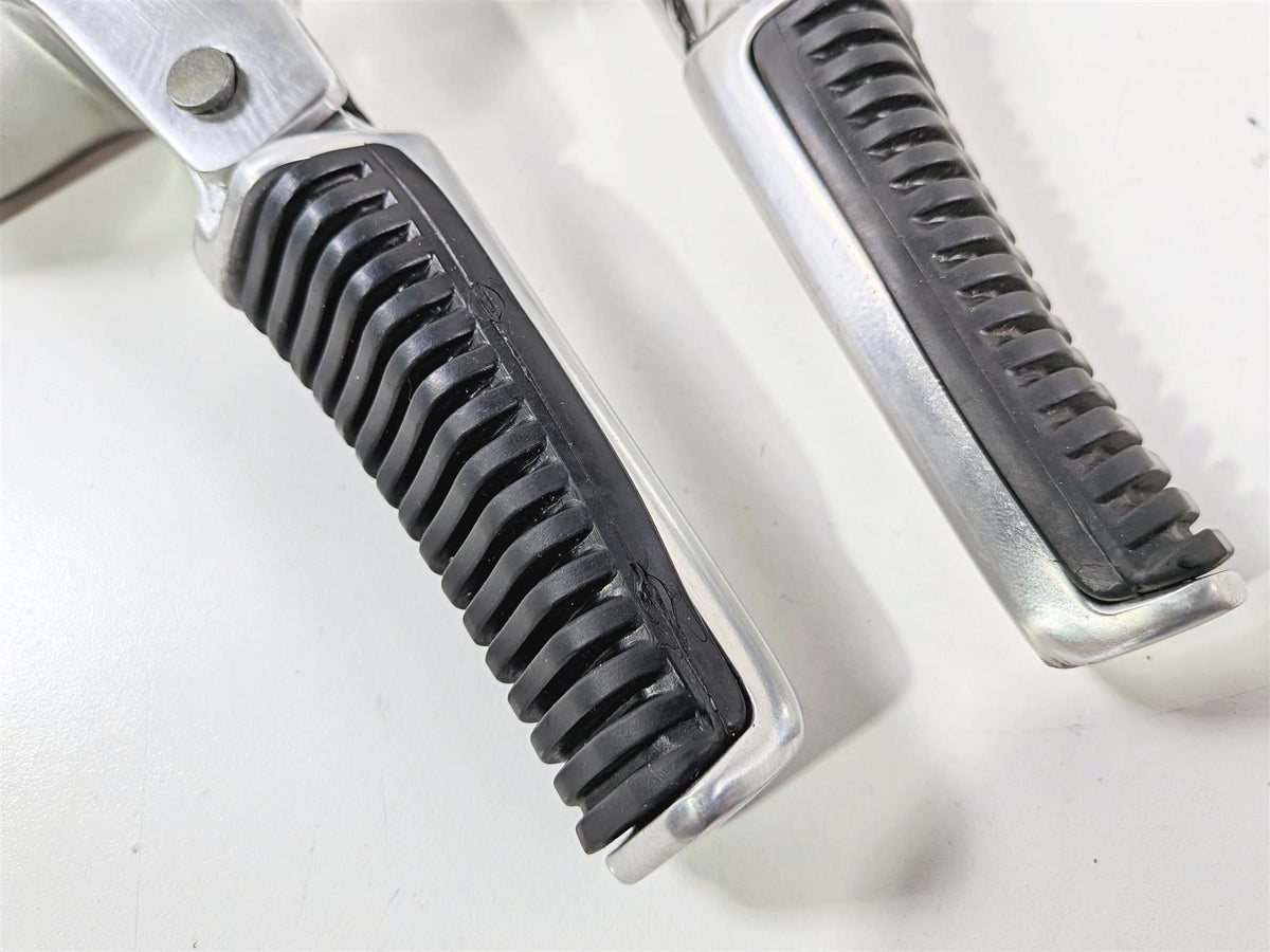 2006 Suzuki C90 VL1500T Boulevard Rear Passenger Footpeg Set 43811-10F10 {{ shop.shopifyCountryName }} - Mototech271