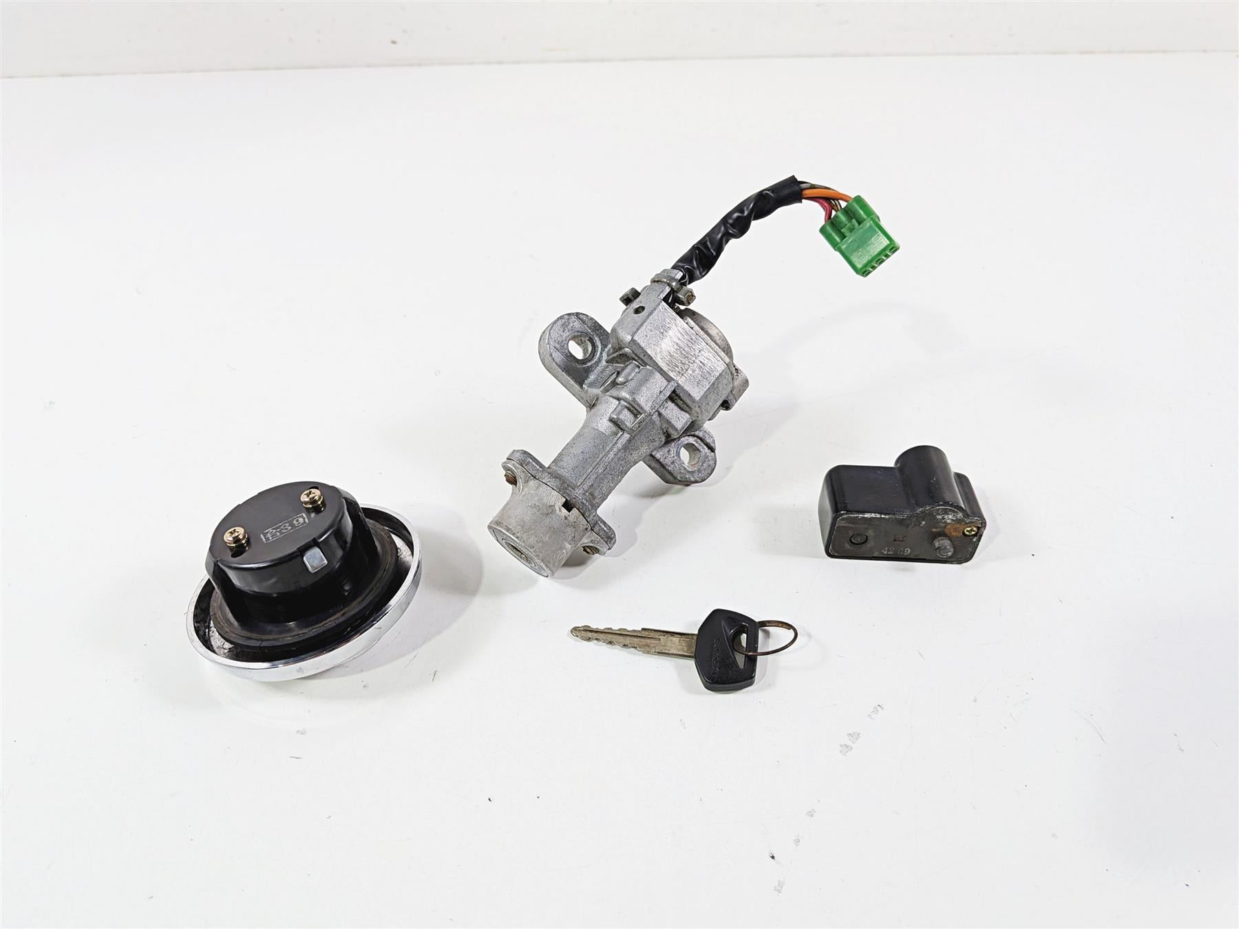2004 Suzuki VL800 Intruder Volusia Ignition Switch Key Lock Set 37000-41820 {{ shop.shopifyCountryName }} - Mototech271