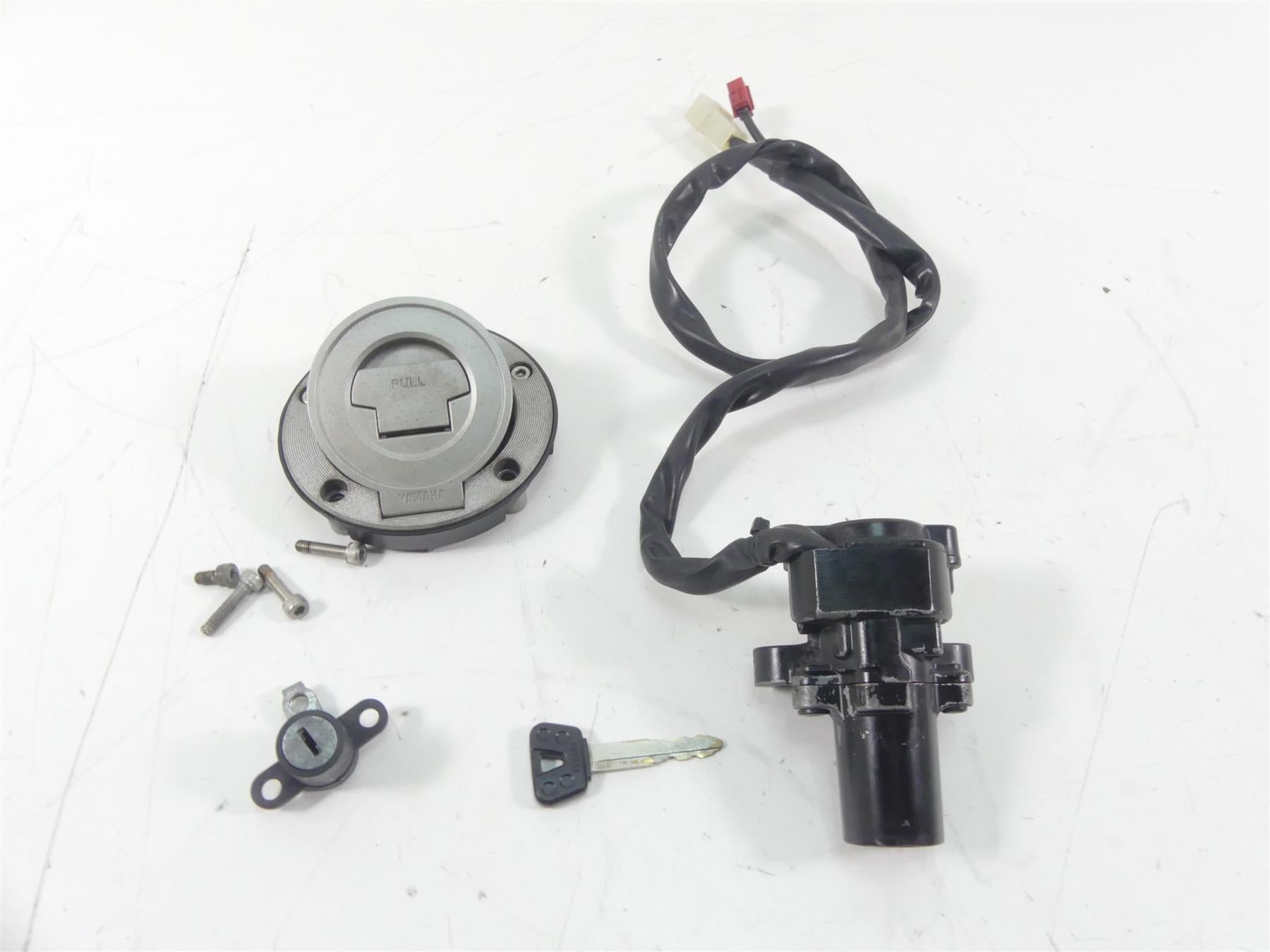 2007 Yamaha FZ1 Fazer Ignition Switch Key Tank Seat Lock Set 3C3-82501-10-00 | Mototech271