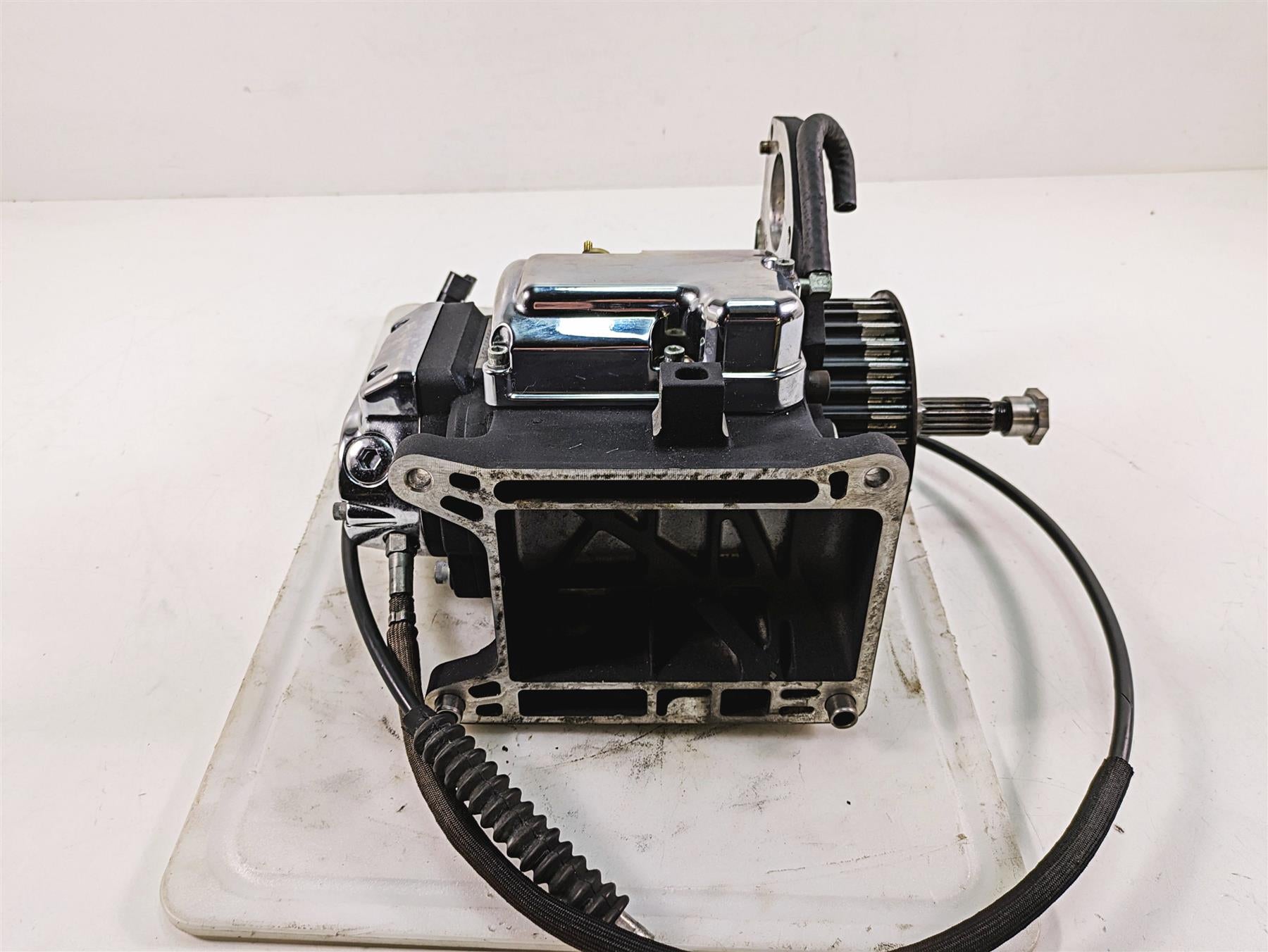 2006 Harley Softail FXSTSI Springer Transmission Gear Box 5 Speed 33053-06A {{ shop.shopifyCountryName }} - Mototech271