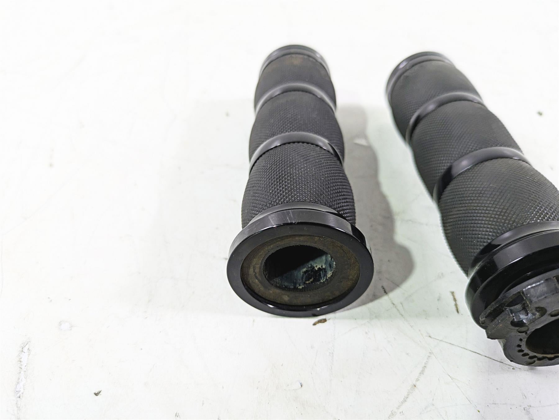 2016 Suzuki GSXR1000 Avon Air Cushion Anodized Grip Set AIR-90 {{ shop.shopifyCountryName }} - Mototech271