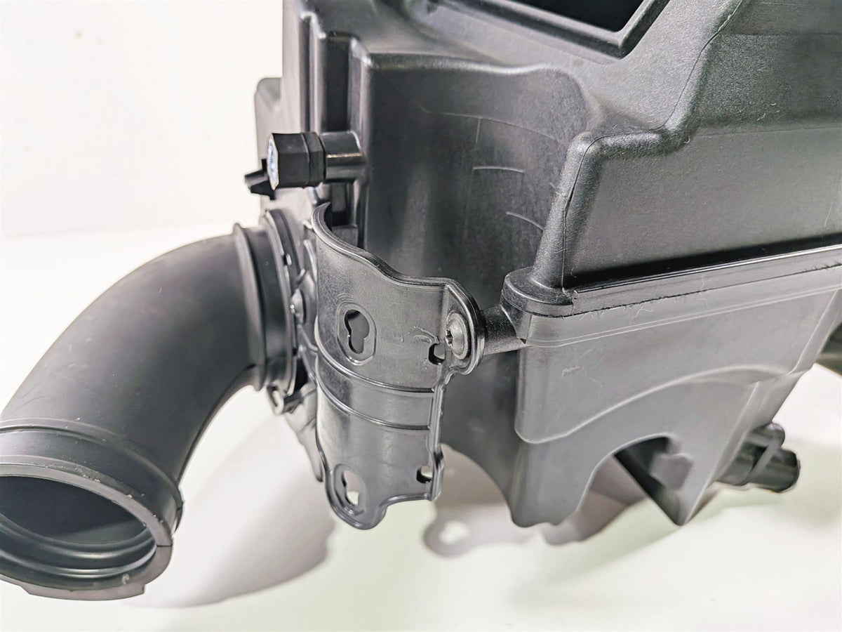 2023 BMW R nineT Scrambler K23 Air Box Housing & Tubes - No Filter 13718405525 {{ shop.shopifyCountryName }} - Mototech271