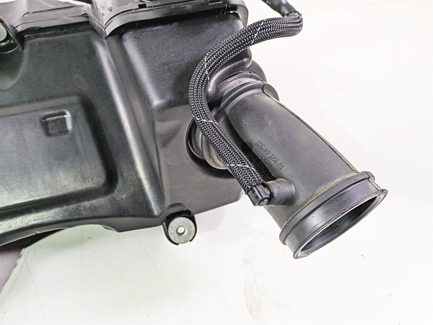 2016 BMW R1200RS K54 Air Filter Box Cleaner Breather & Tubes 13718523907 {{ shop.shopifyCountryName }} - Mototech271