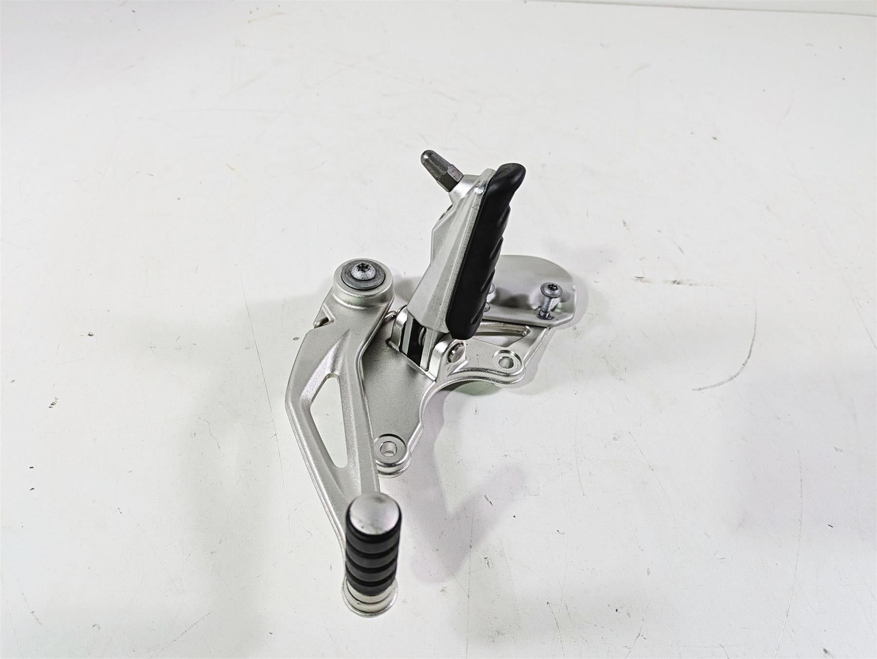 2012 BMW R1200R K27 Right Rider Footpeg & Brake Pedal 46717671078 35217728911 {{ shop.shopifyCountryName }} - Mototech271