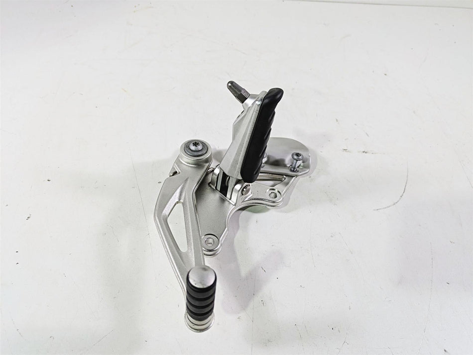 2012 BMW R1200R K27 Right Rider Footpeg & Brake Pedal 46717671078 35217728911 {{ shop.shopifyCountryName }} - Mototech271