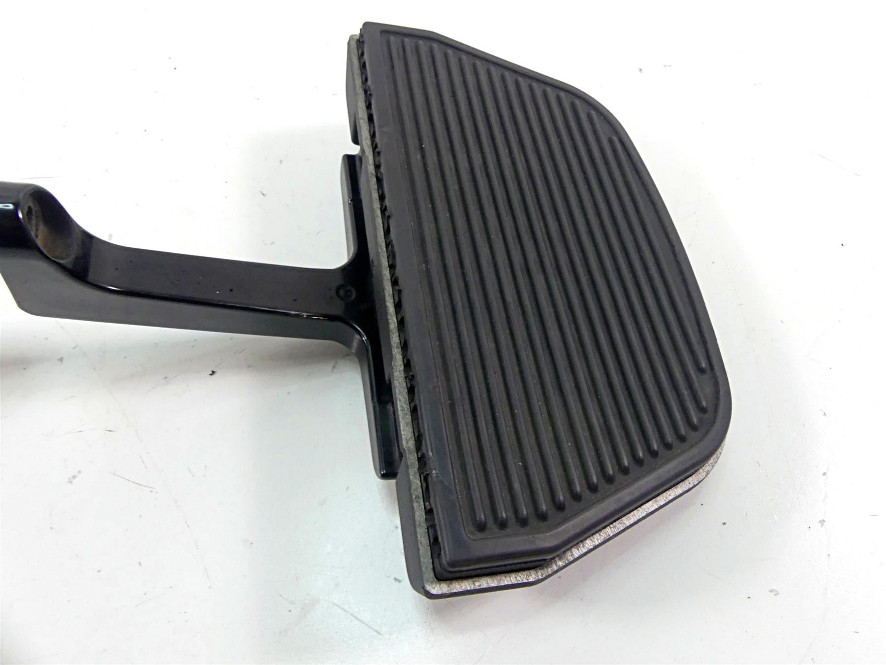 2007 Harley Touring FLHRC Road King Rear Passenger Floor Board Set 52719-93B {{ shop.shopifyCountryName }} - Mototech271