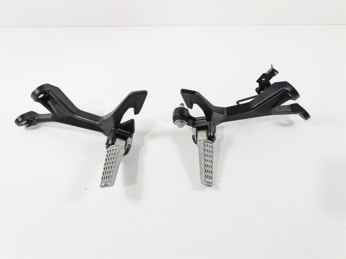 2024 Kawasaki EX500 Ninja 40th An. Rear Passenger Foot Peg 35063-1408 35063-1409 {{ shop.shopifyCountryName }} - Mototech271