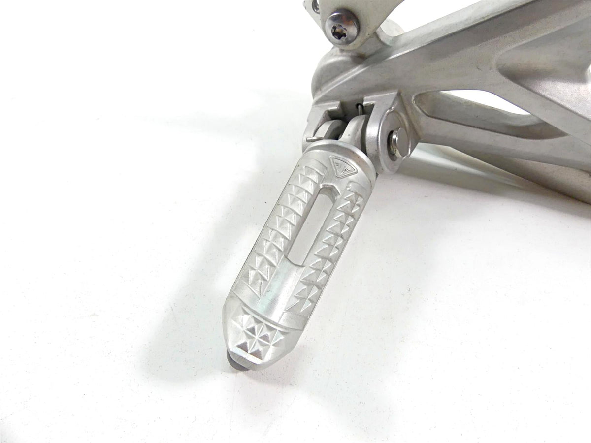 2022 Triumph Speed Triple 1200 RS Front Right Footpeg & Brake Ped Set T2082543 {{ shop.shopifyCountryName }} - Mototech271