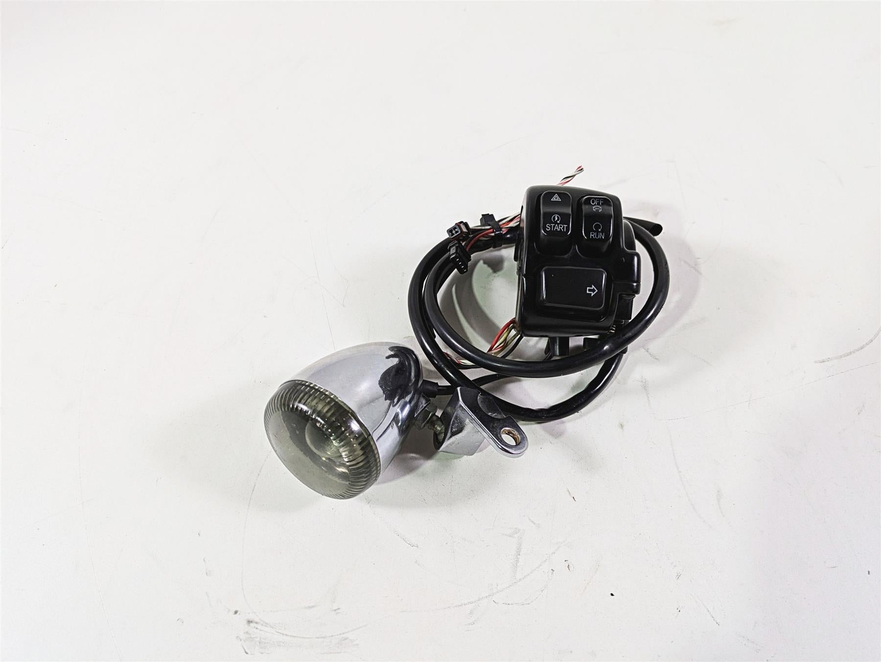 2014 Harley FXDL Dyna Low Rider Right Hand Control Switch Blinker -Read 72944-12 | Mototech271