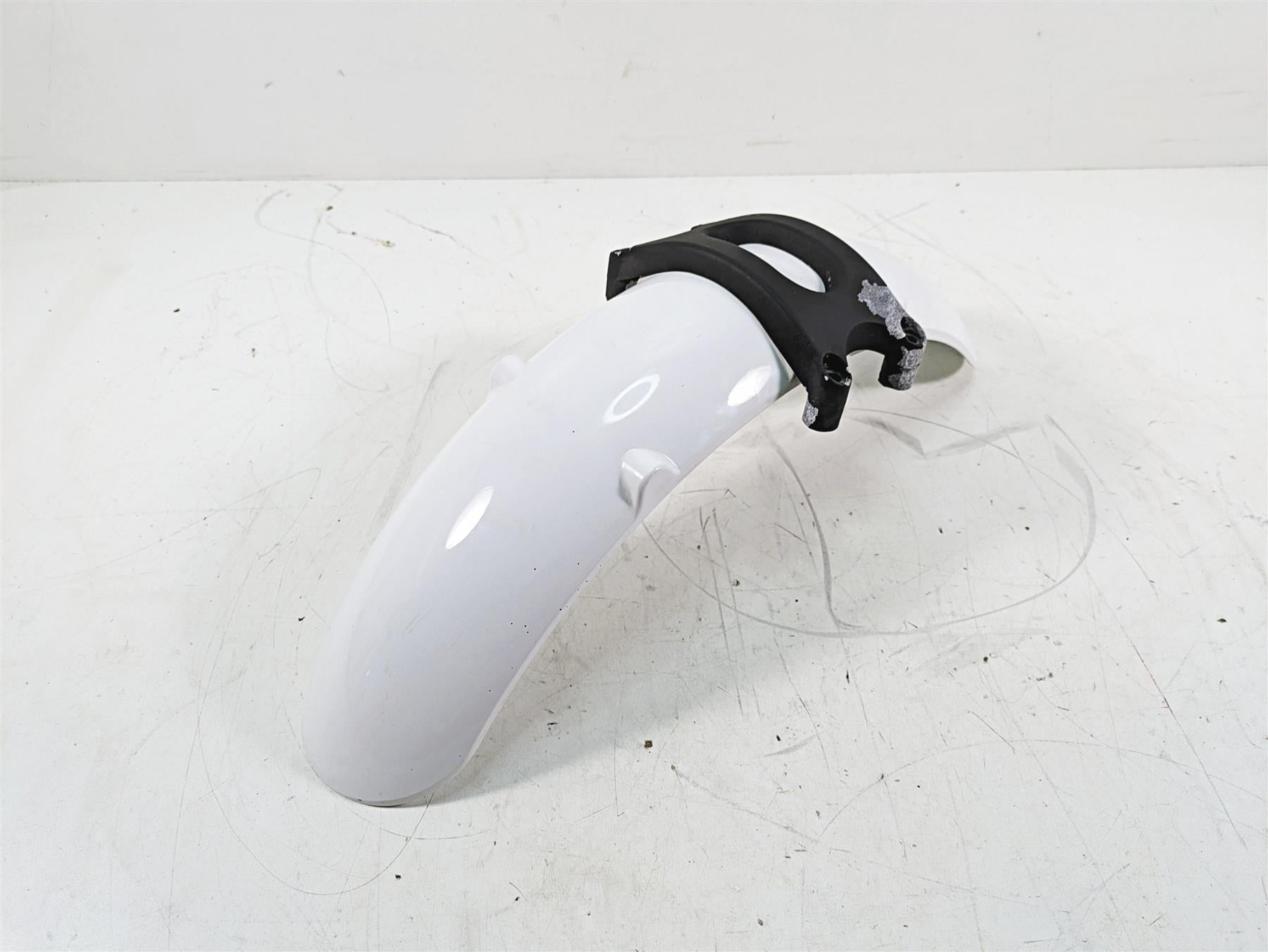 2013 Moto Guzzi V7 750 Stone White Front Fender & Bracket GU32434460 {{ shop.shopifyCountryName }} - Mototech271