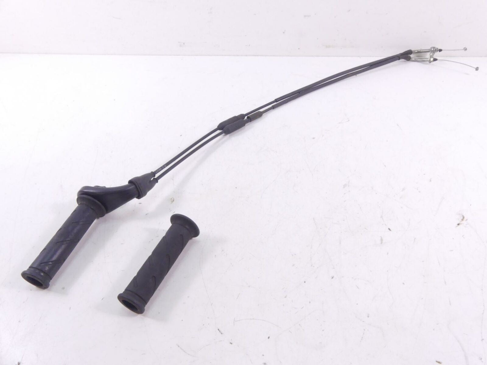 2015 Ducati Diavel Dark Right Left Throttle Grip Cable Set 65420161A {{ shop.shopifyCountryName }} - Mototech271