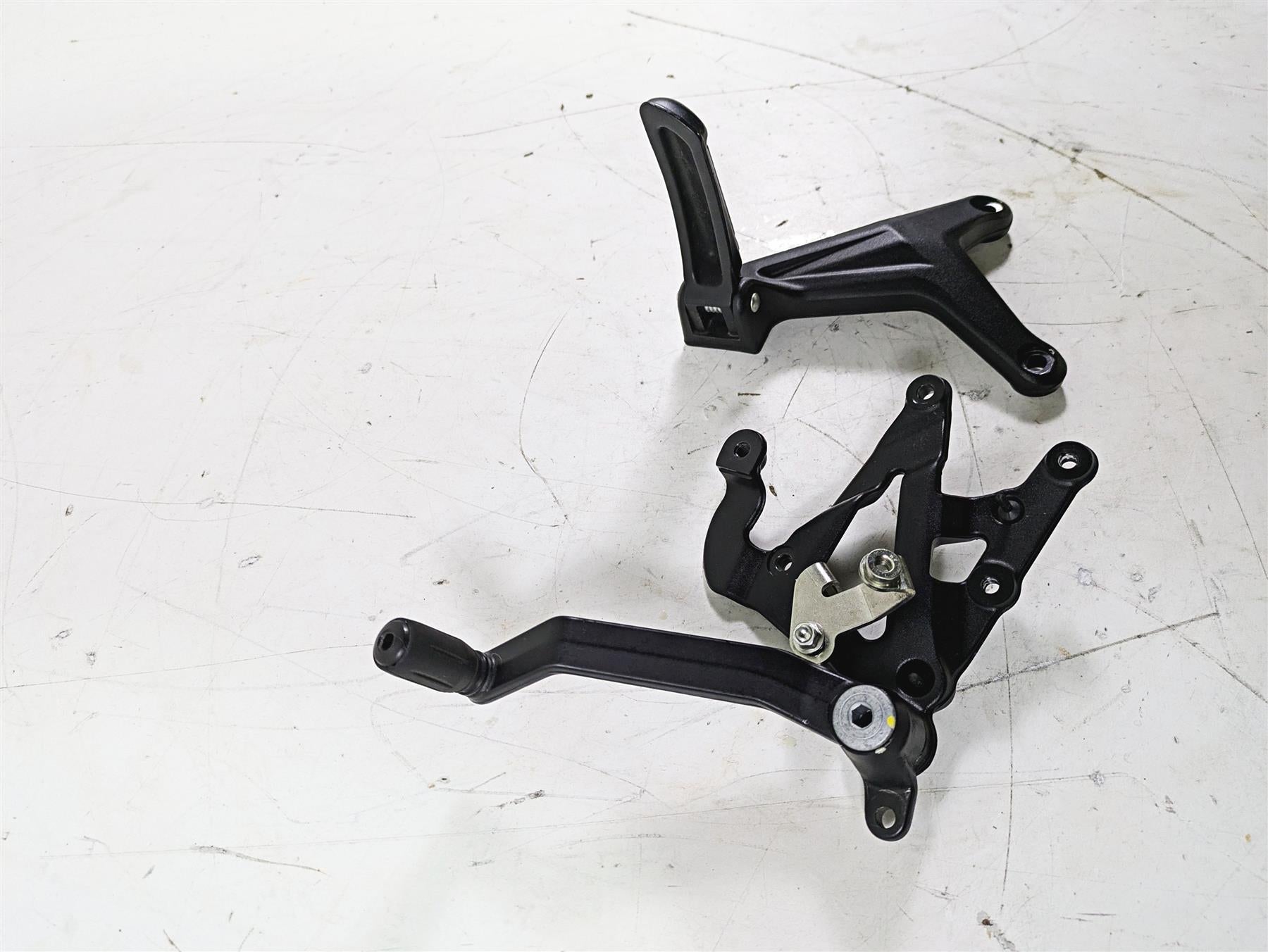 2022 MV Agusta F3 800 Rosso Right Front Footpeg & Brake Pedal 80A0C4103 {{ shop.shopifyCountryName }} - Mototech271