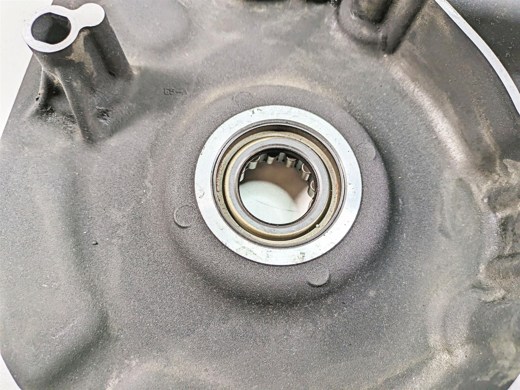 2012 Harley FLD Dyna Switchback Inner Primary Drive Clutch Cover 60681-06C {{ shop.shopifyCountryName }} - Mototech271