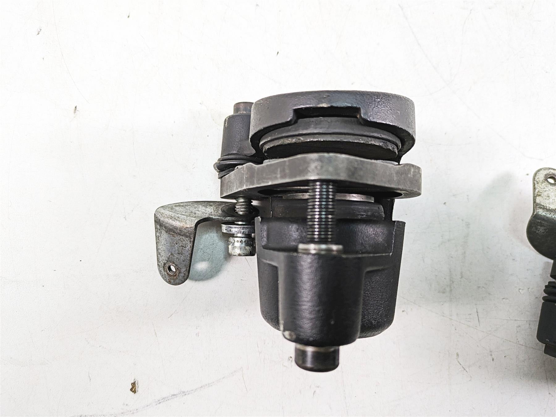 1999 Harley Touring FLHTC Electra Glide Front Brake Calipers 44046-84 44023-83 {{ shop.shopifyCountryName }} - Mototech271