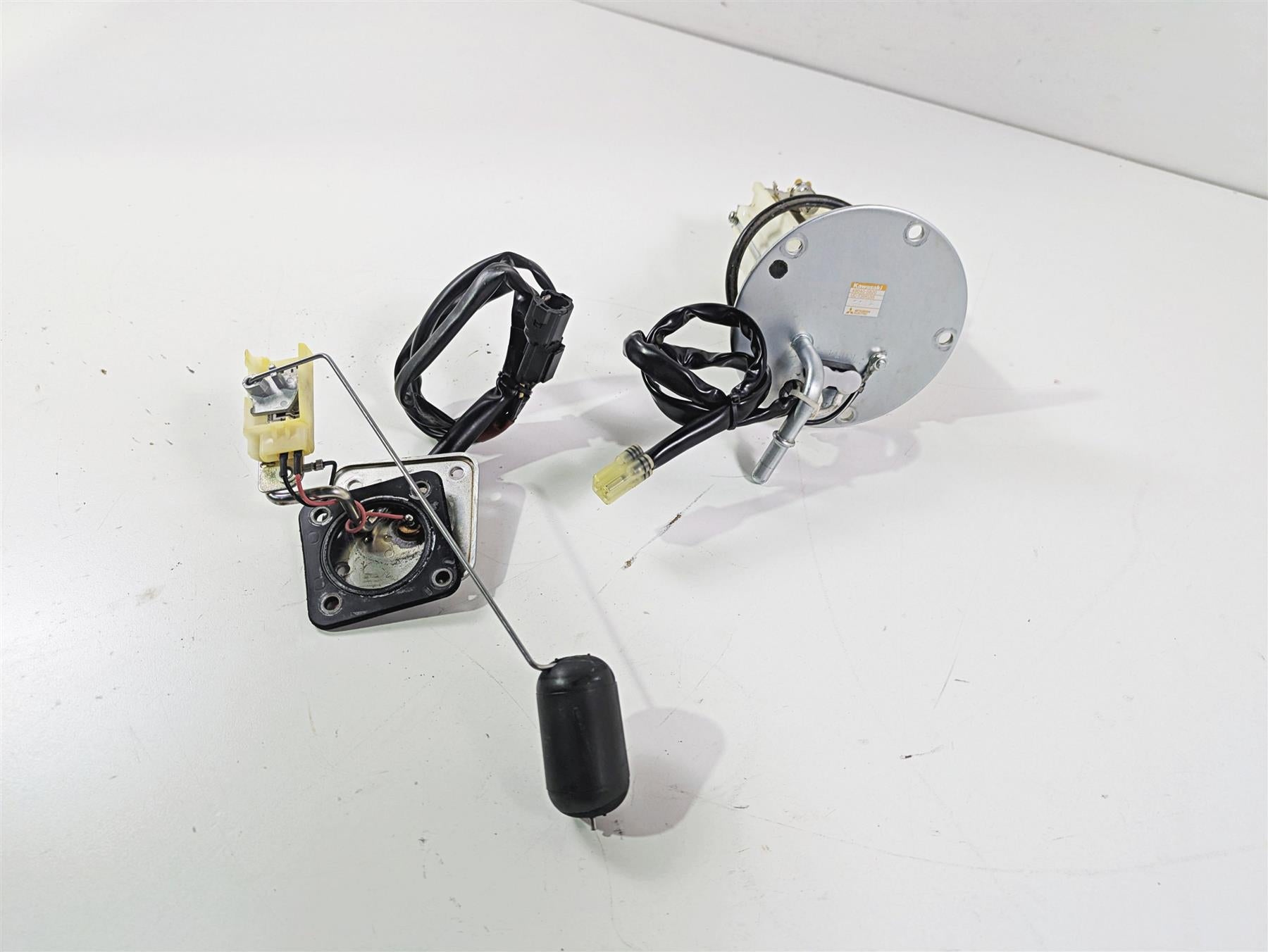 2023 Kawasaki ZX1400 ZX14R Ninja Fuel Gas Pump & Sending Unit 49miles 49040-0820 {{ shop.shopifyCountryName }} - Mototech271