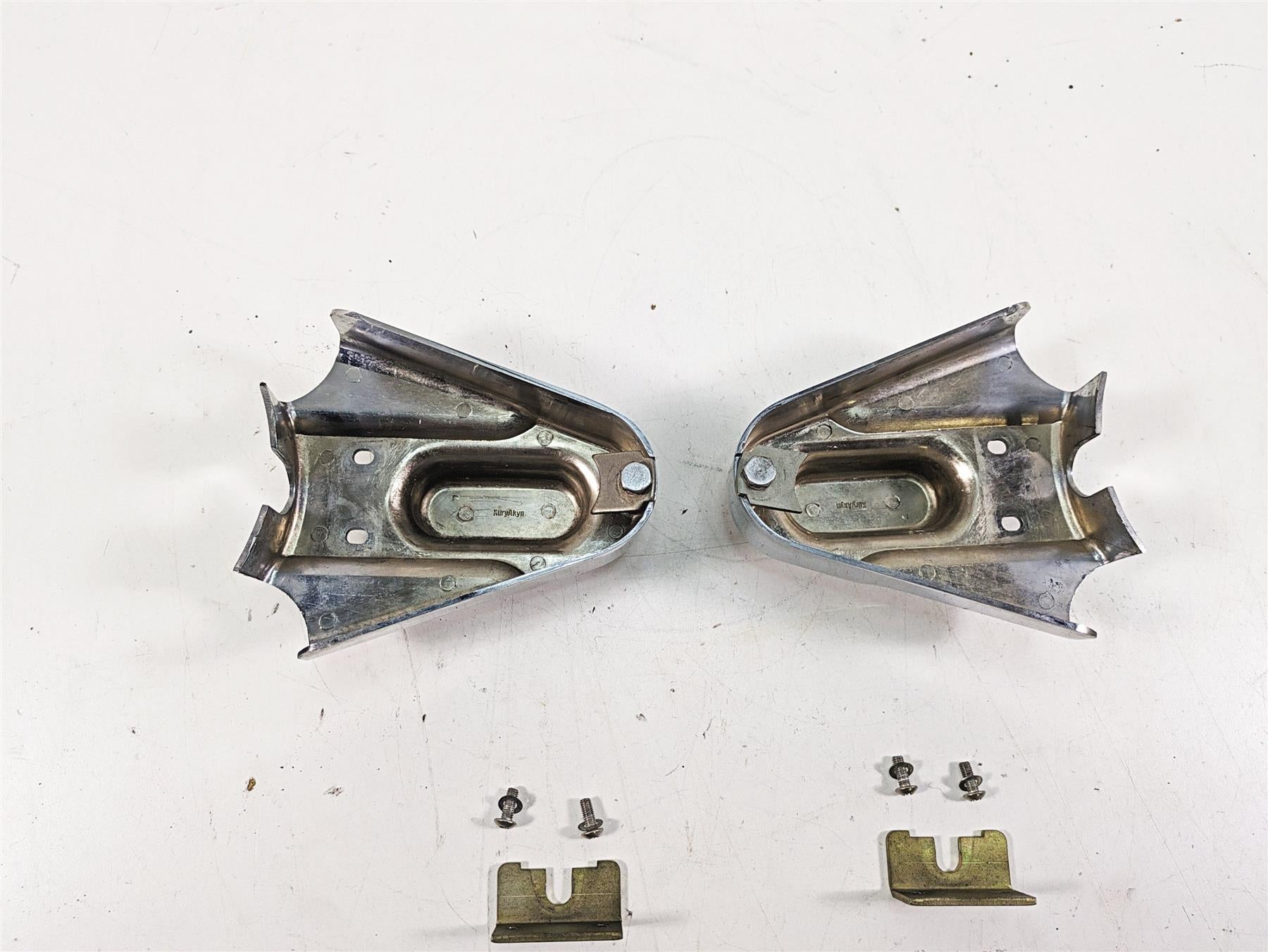 2000 Harley FXSTS Softail Springer Kuryakyn Chrome Rear Axle Cover Set 8202 {{ shop.shopifyCountryName }} - Mototech271