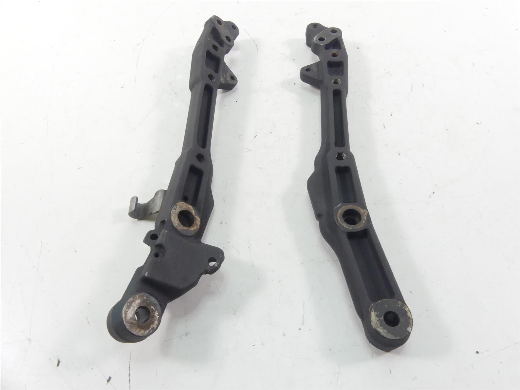 2013 Victory Cross Country Lower Engine Cradle Mounts Holder L 5137537 R 5136540 {{ shop.shopifyCountryName }} - Mototech271