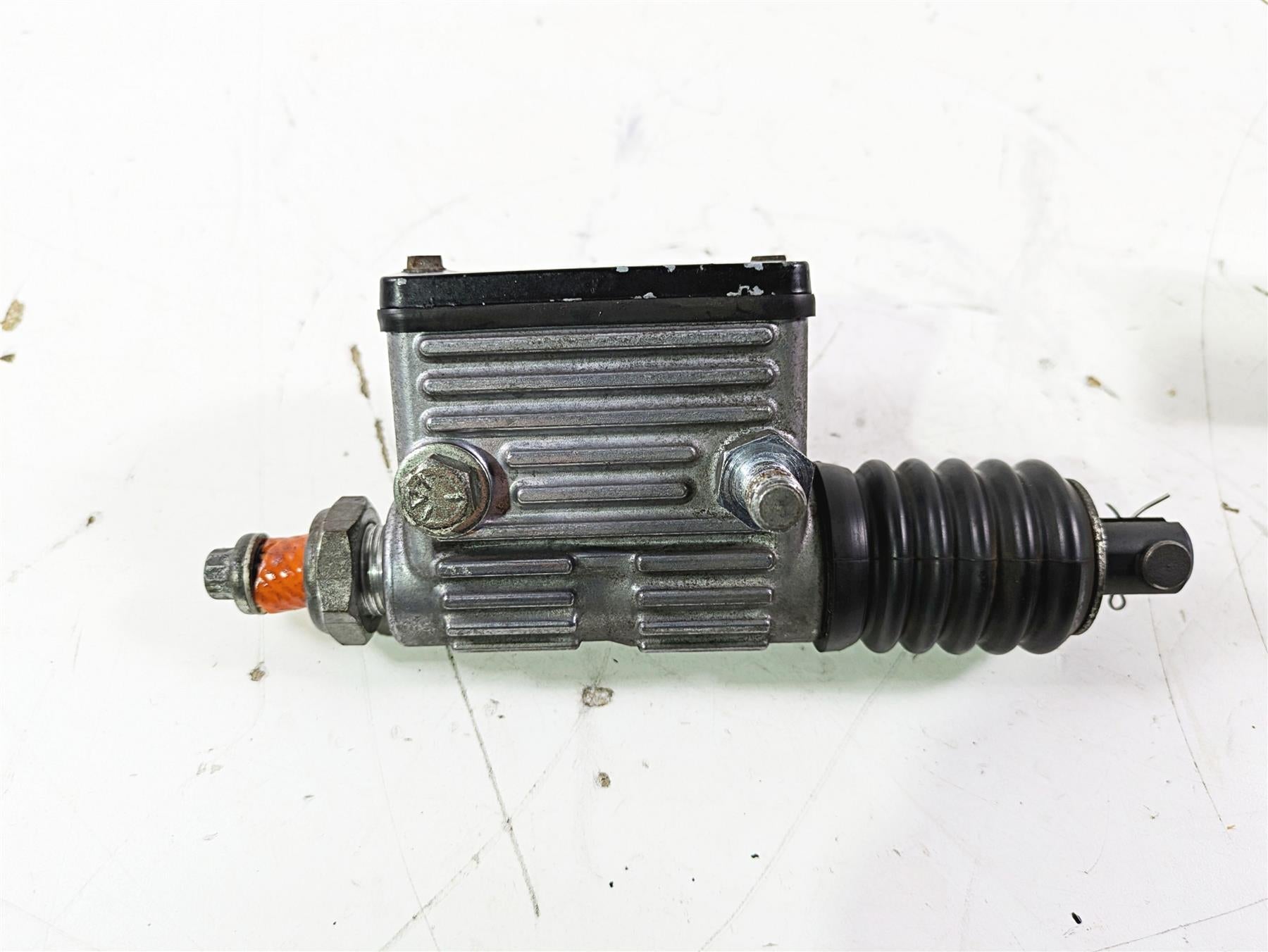 1992 Harley FLSTC Softail Heritage Rear Brake Master Cylinder + Cover 42468-87E {{ shop.shopifyCountryName }} - Mototech271