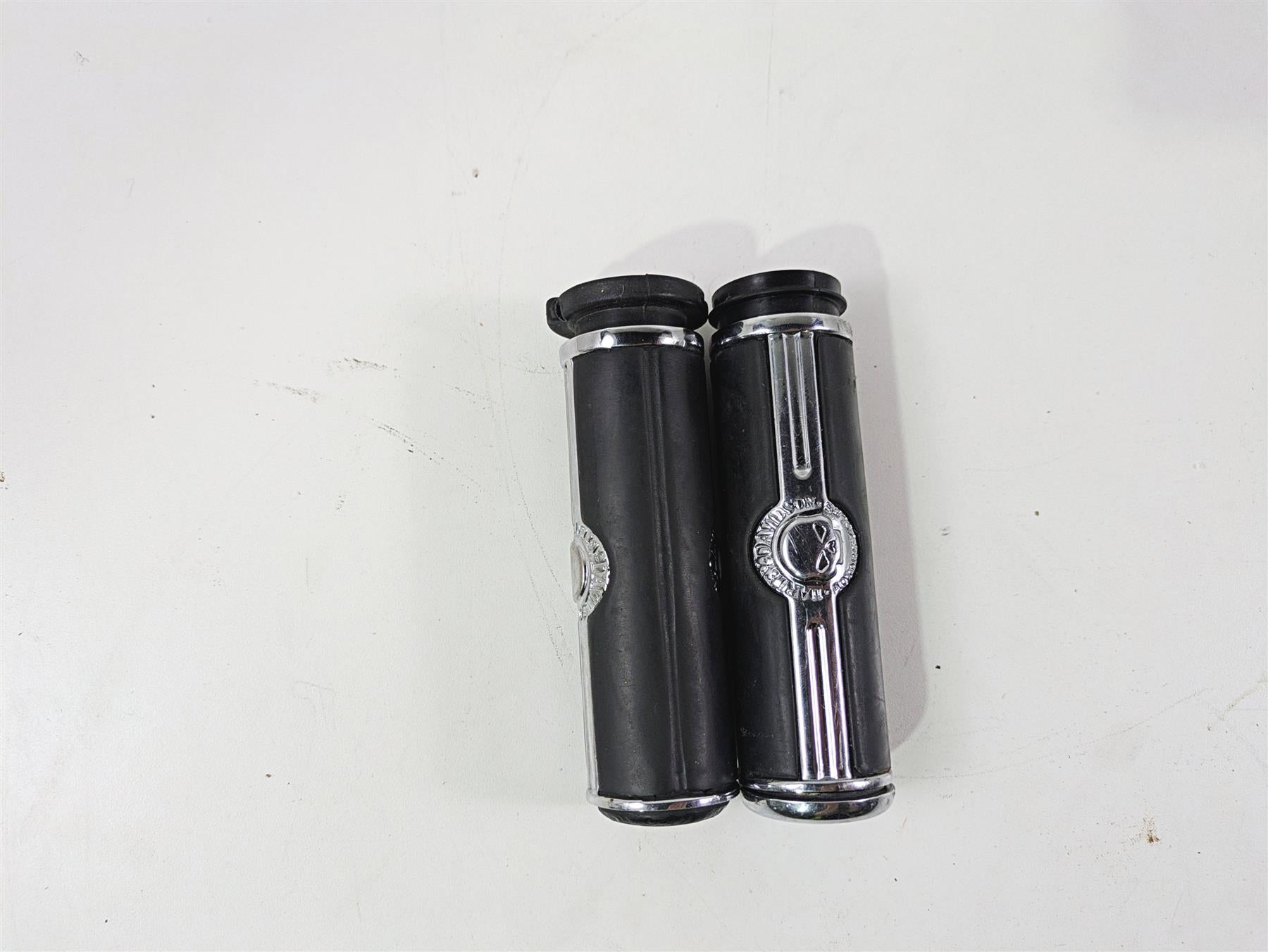 2016 Harley Touring FLHR Road King Willie G Skull Hand Grips