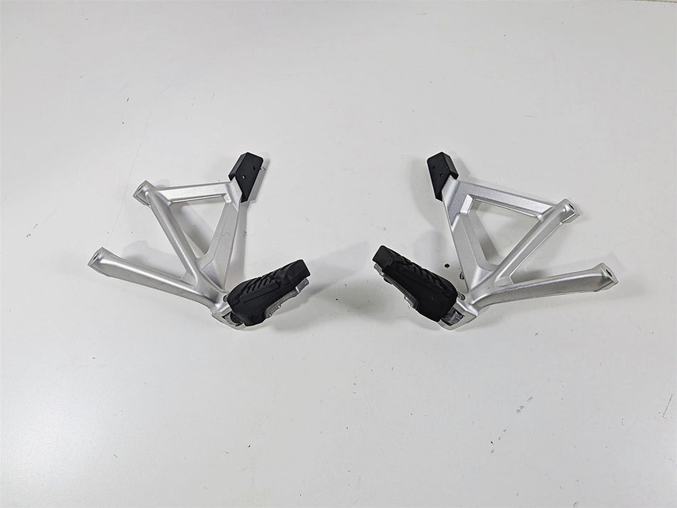 2016 BMW R1200 GS K50 Rear Passenger Footpeg Set 46718528793 46718528794 {{ shop.shopifyCountryName }} - Mototech271