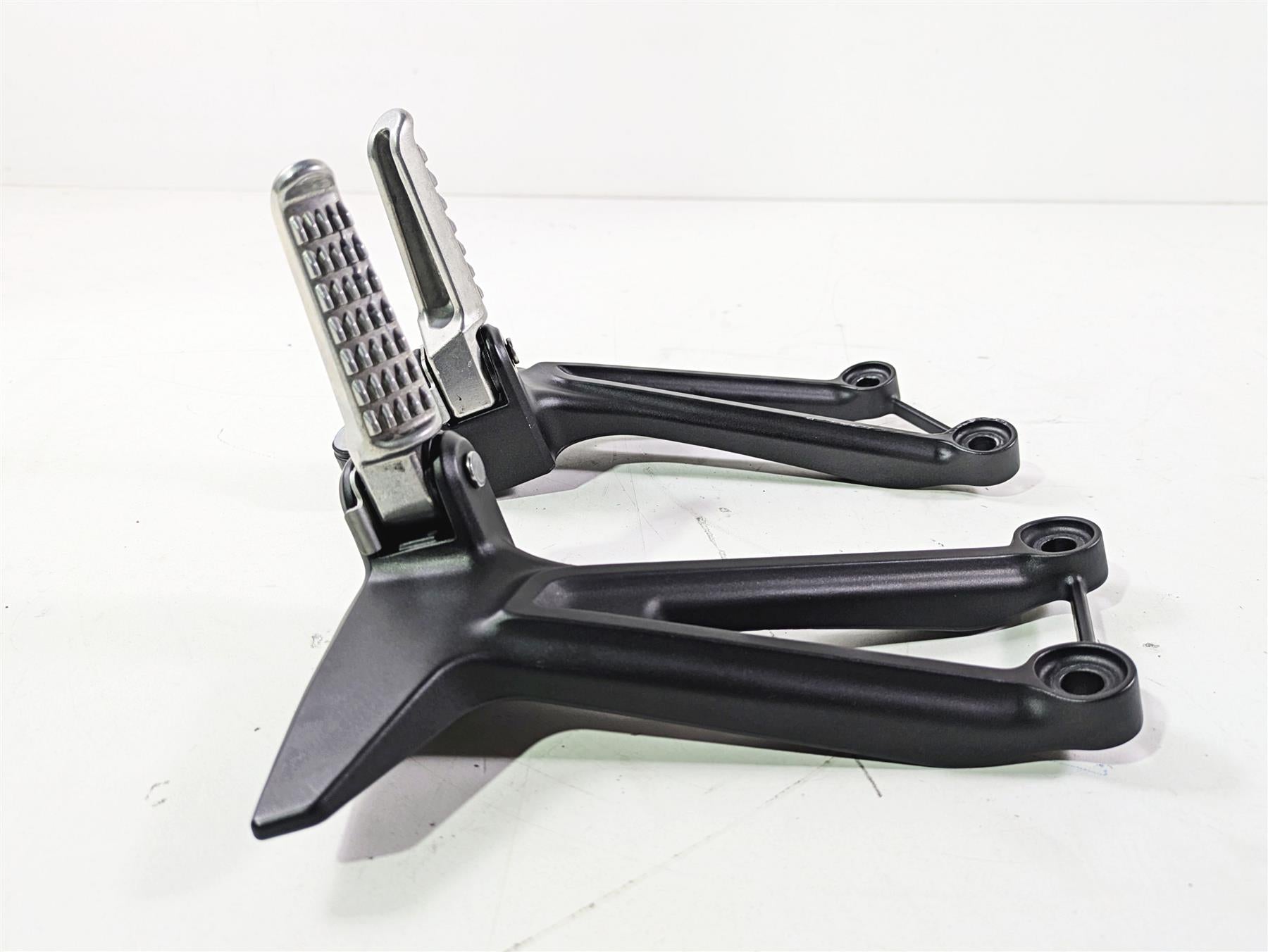 2022 Kawasaki ZR900RS Cafe Rear Passenger Foot Peg Rest Set 35063-1393-18R {{ shop.shopifyCountryName }} - Mototech271