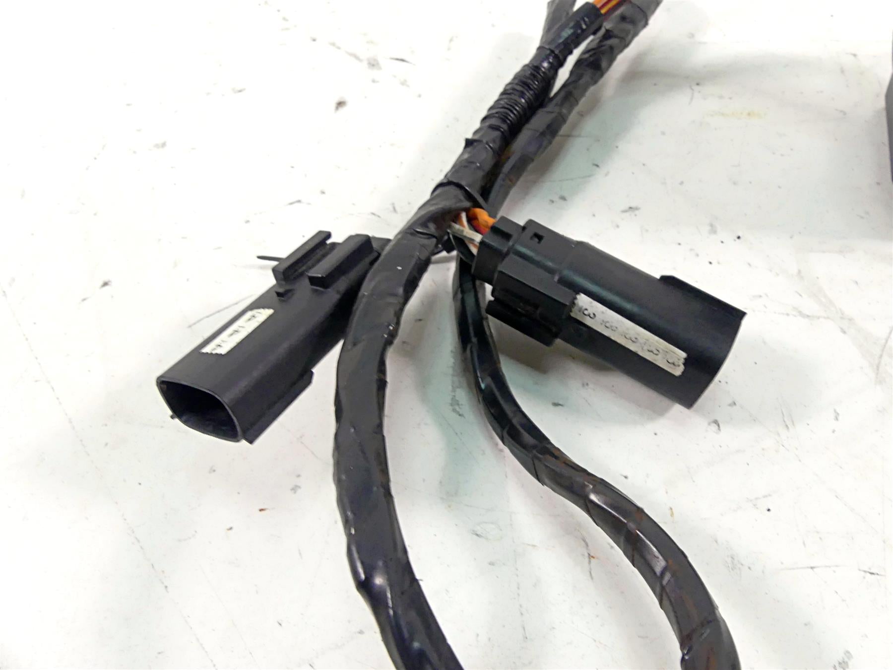 2010 Harley Touring FLHRC Road King Right Hand Control Switch 71684-06A 71683-06 {{ shop.shopifyCountryName }} - Mototech271