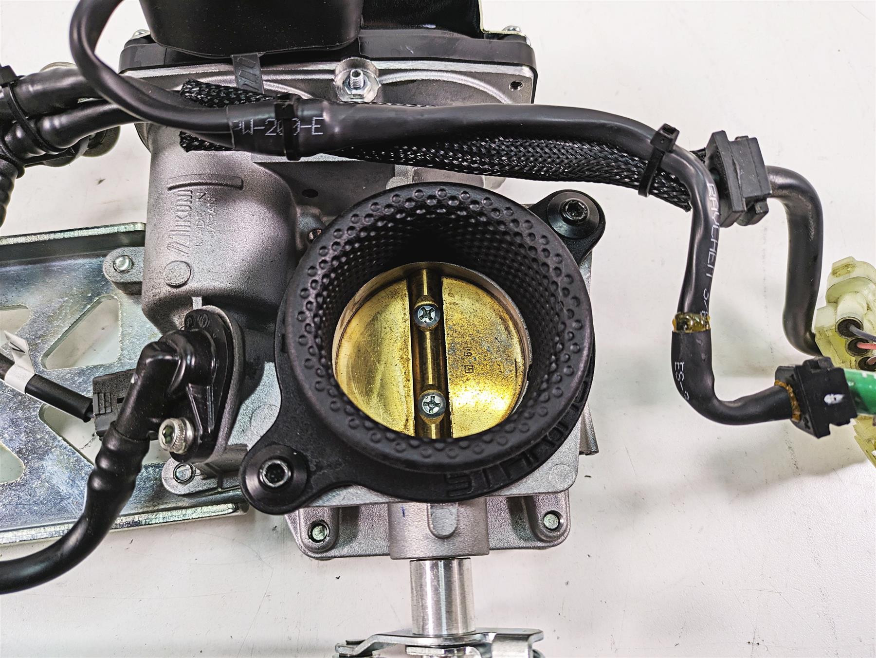 2020 Ducati Hypermotard 950 SP Mikuni Throttle Fuel Injection Body Set 28240932A {{ shop.shopifyCountryName }} - Mototech271