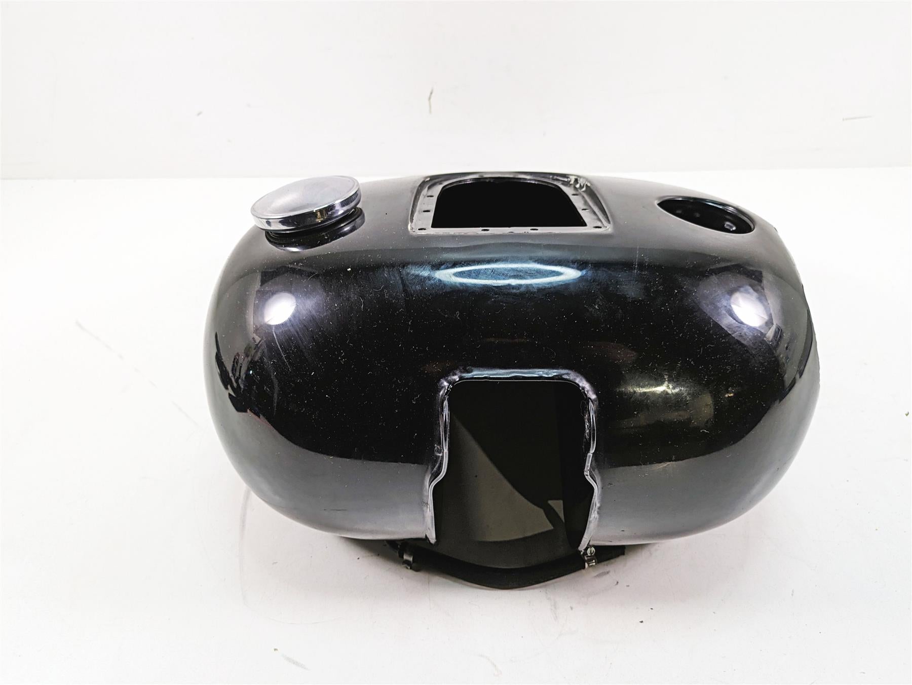2009 Harley FXDF Dyna Fat Bob Fuel Gas Petrol Tank Reservoir - Read 61000705 {{ shop.shopifyCountryName }} - Mototech271