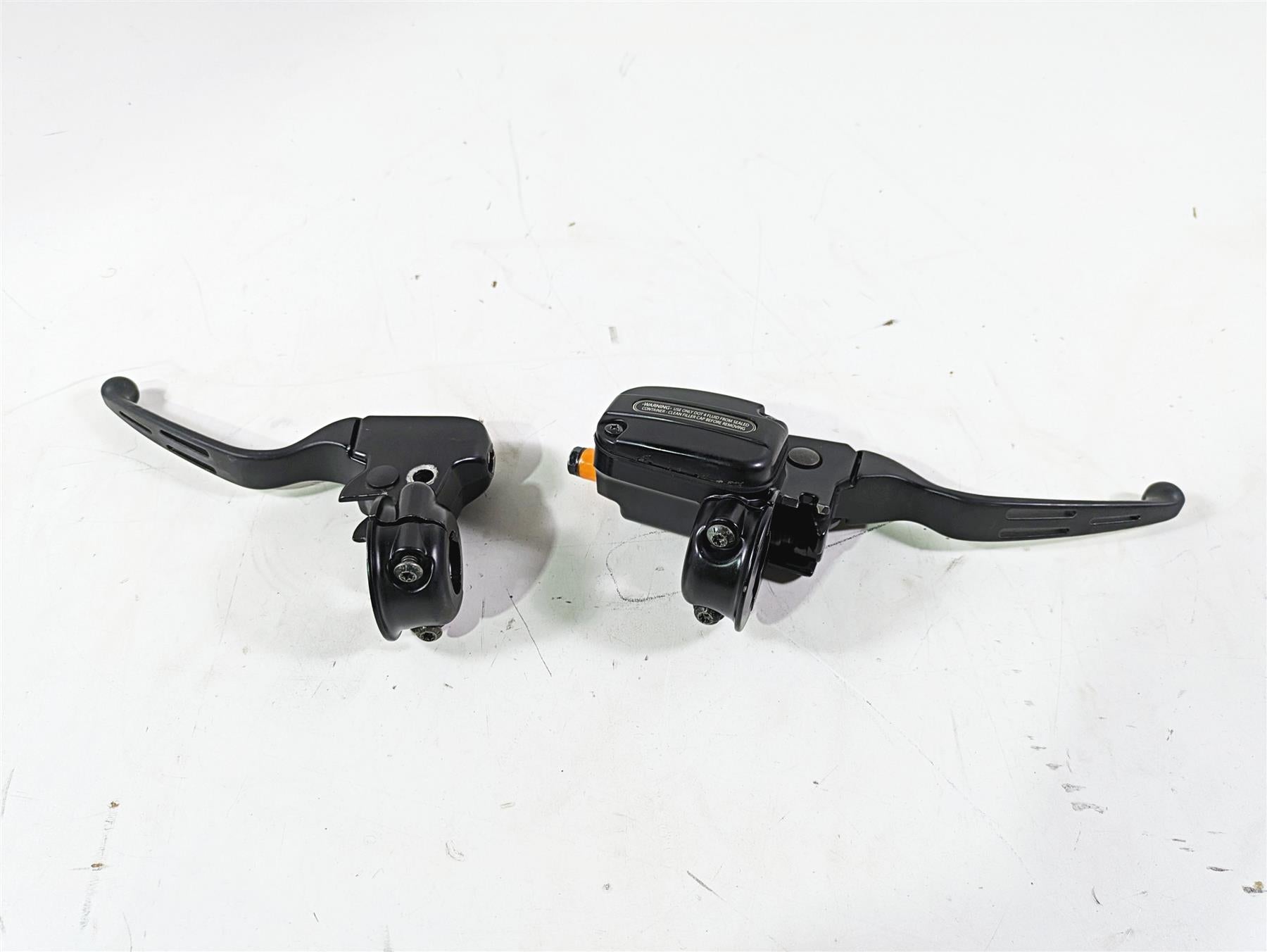 2008 Harley Touring FLHTCU E-Glide 105TH Front Brake Master Cylinder 44551-08F | Mototech271