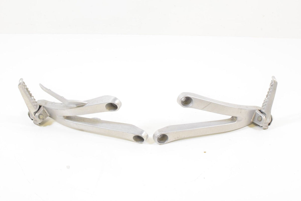 2007 Honda CBR600RR CBR600 RR Rear Passenger Footpeg Foot Peg Rest 50760-MFJ-D00 {{ shop.shopifyCountryName }} - Mototech271