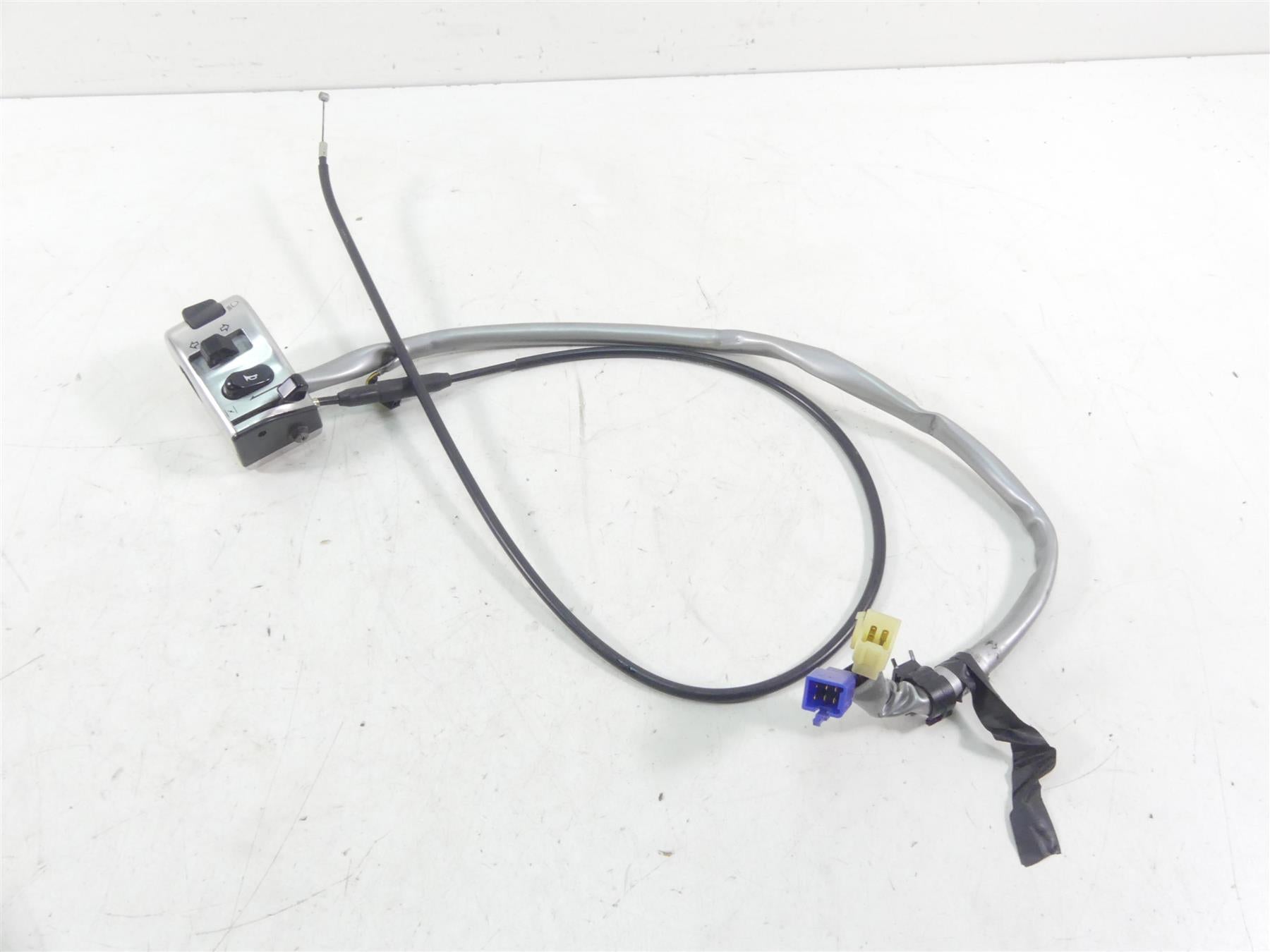 2002 Yamaha XVS1100 V-Star Left Hand Turn Signal Control Switch 5EL-83973-10-00 {{ shop.shopifyCountryName }} - Mototech271