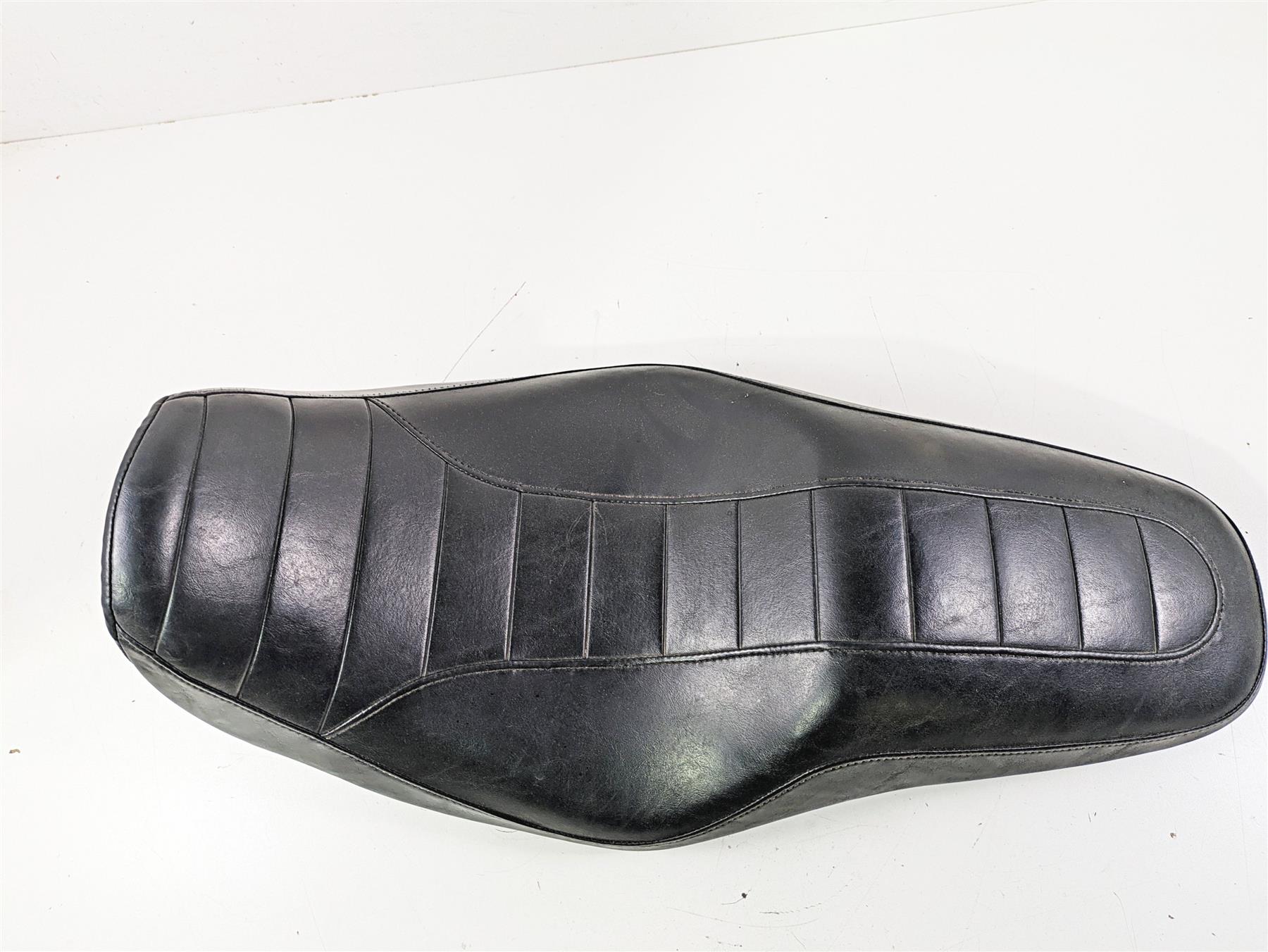 2011 Harley FXDC Dyna Super Glide Seat Saddle 51819-07 {{ shop.shopifyCountryName }} - Mototech271