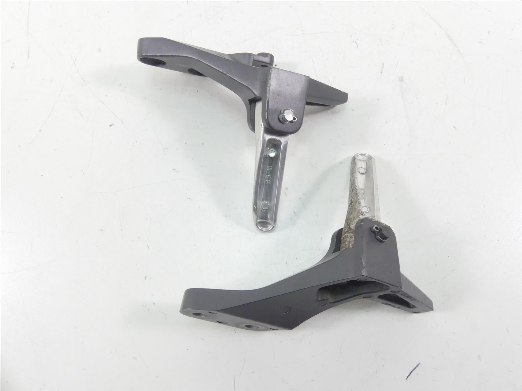 2022 Yamaha MT09 FZ09 Rear Passenger Footpeg Set - Read B7N-2741L-00-00 {{ shop.shopifyCountryName }} - Mototech271
