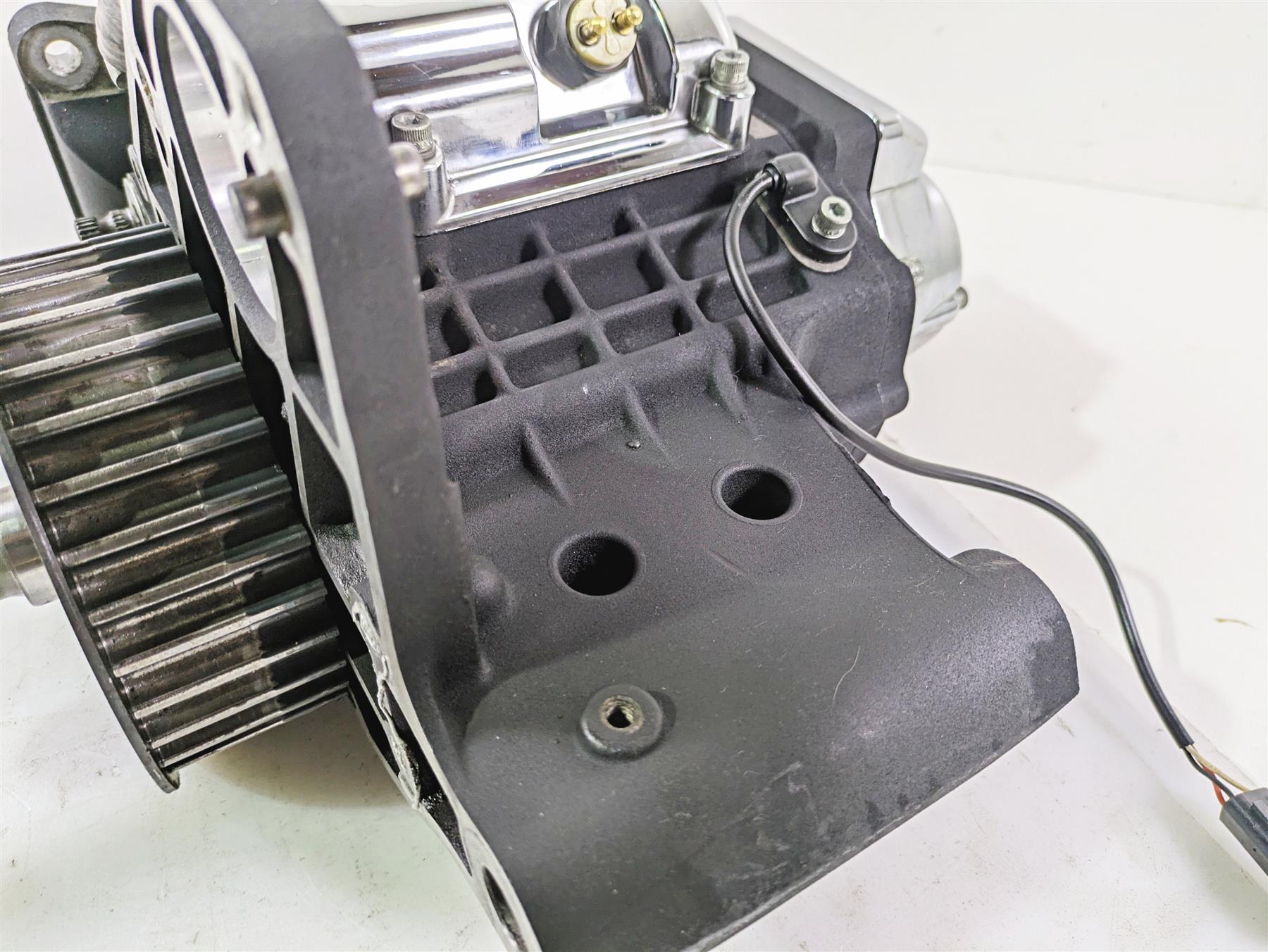 2004 Harley Softail FXSTDI Deuce Transmission Gear Box 5 Speed 33052-04 {{ shop.shopifyCountryName }} - Mototech271