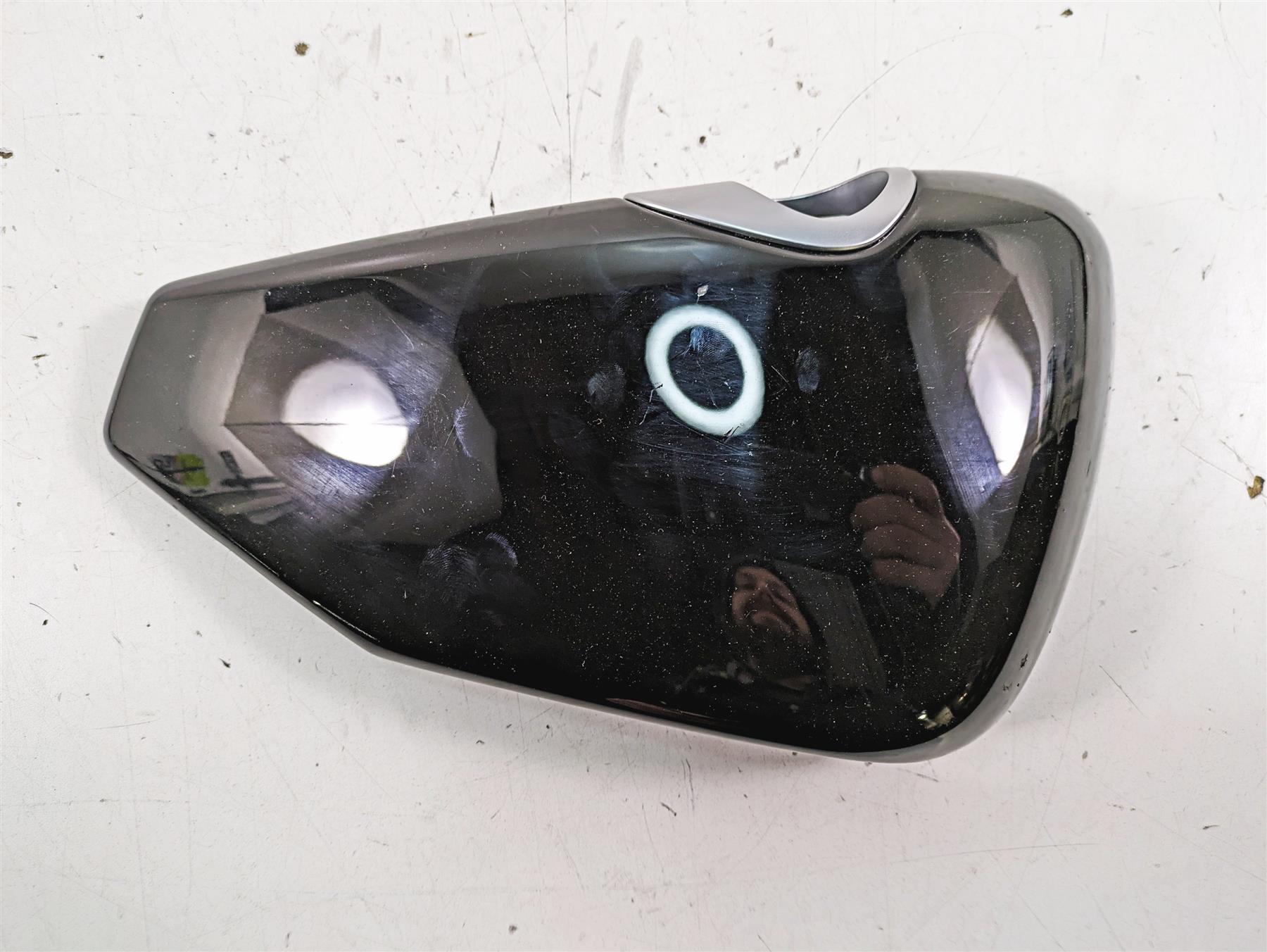 2019 Harley XL883N Sportster Iron Right Side Oil Tank Cover - Read 57200092BYM {{ shop.shopifyCountryName }} - Mototech271