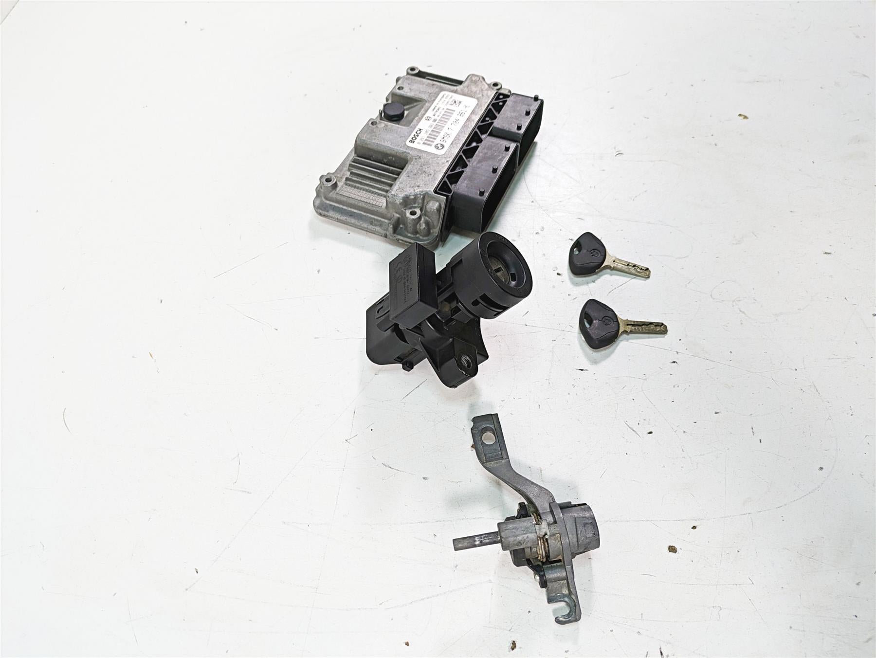 2007 BMW R1200GS K255 Adv Cdi Ignition Switch Key Locks Set 13618521661 7704861 {{ shop.shopifyCountryName }} - Mototech271
