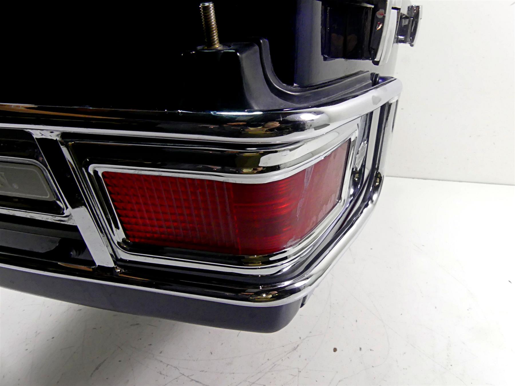 2002 Harley Touring FLHTC Electra Glide Complete Trunk & Mount Bracket 53140-00 {{ shop.shopifyCountryName }} - Mototech271
