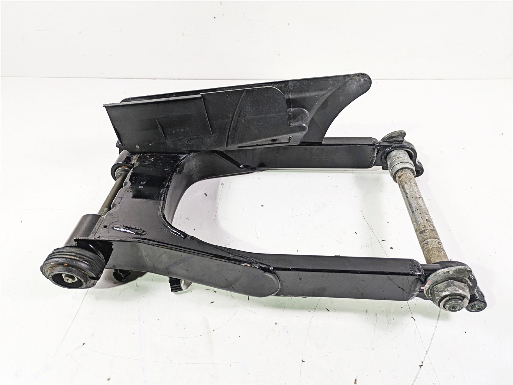 2007 Harley Touring FLHTCU SE CVO E-Glide Rear Swingarm Swing Arm 1" 47549-02A {{ shop.shopifyCountryName }} - Mototech271