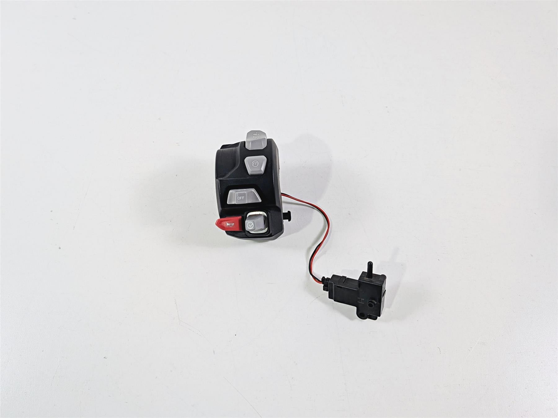 2019 Triumph Speed Triple RS 1050 Left Hand Control Switch Cruise T2044781 {{ shop.shopifyCountryName }} - Mototech271