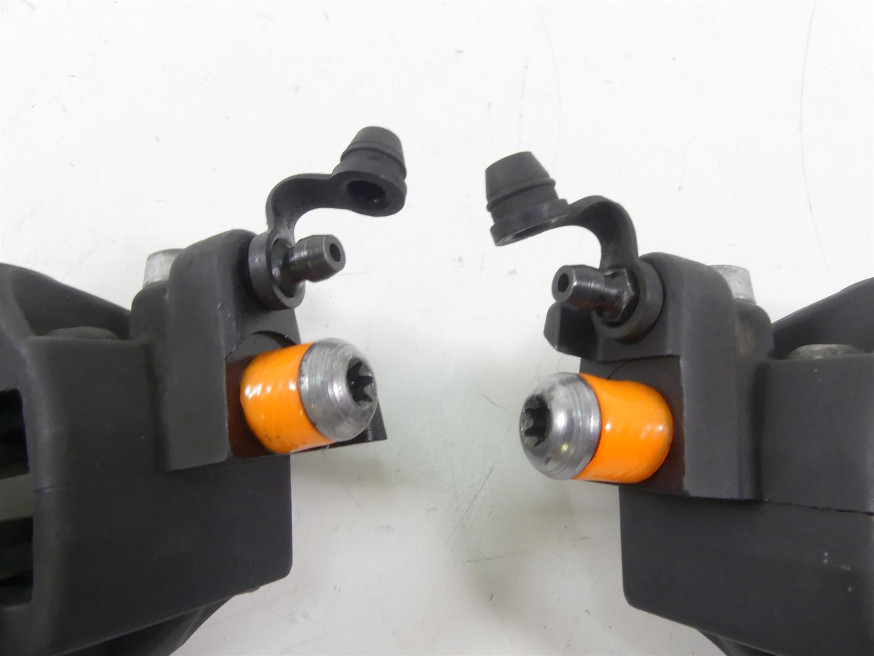 2009 BMW R1200GS K25 Front Brake Caliper Set 34117711438 34117711439 {{ shop.shopifyCountryName }} - Mototech271