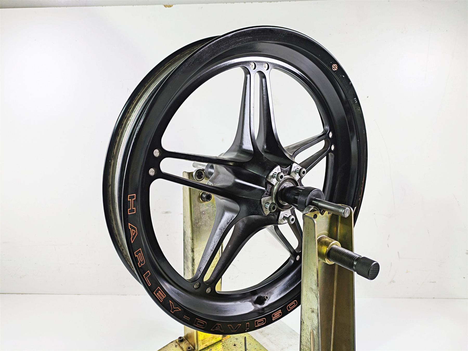 2019 Harley Softail FXDR 114 Straight Front Wheel Rim 19x3 READ 43300486 {{ shop.shopifyCountryName }} - Mototech271