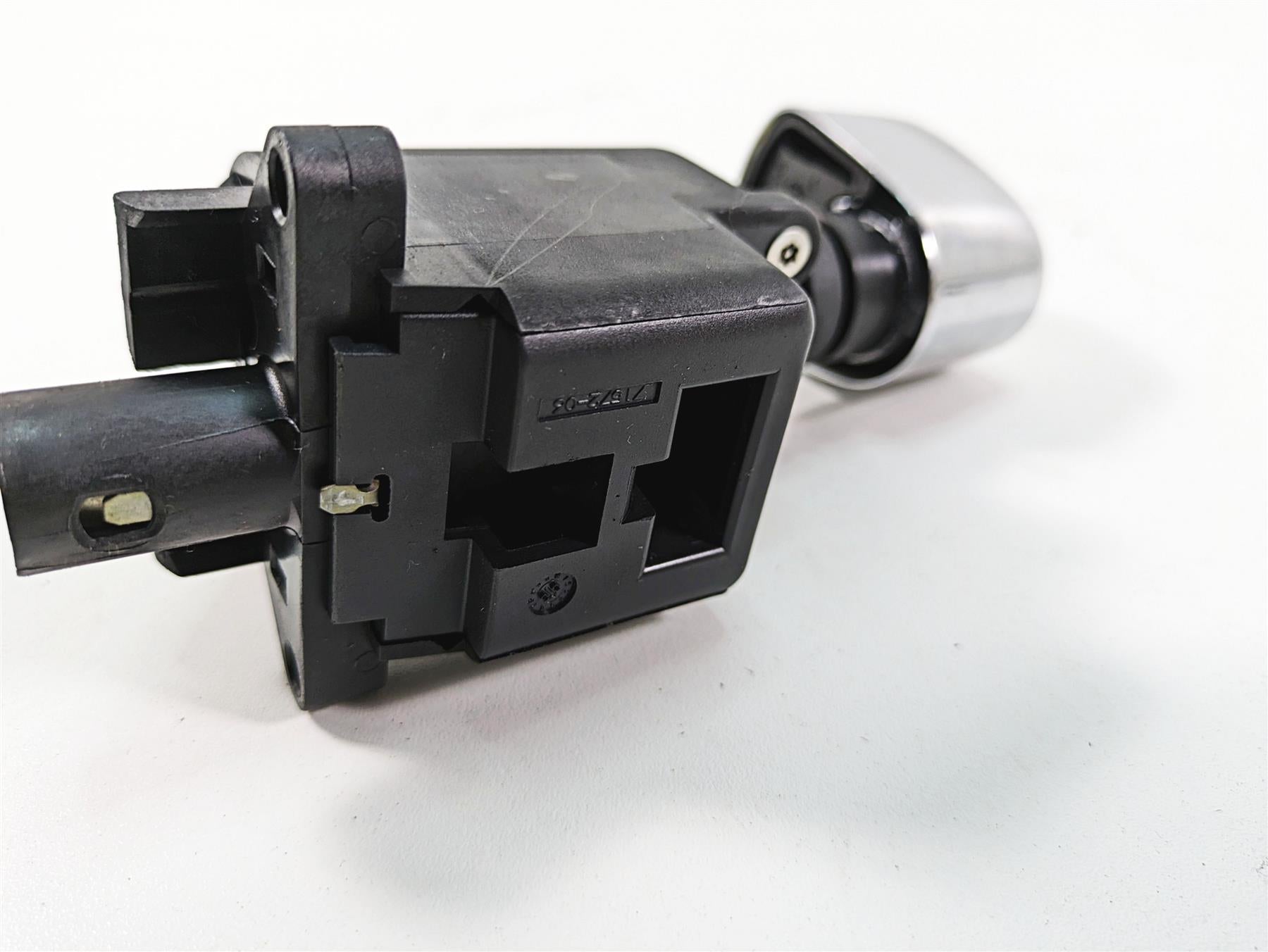 2006 Harley Touring FLHXI Street Glide Ignition Switch Key Lock