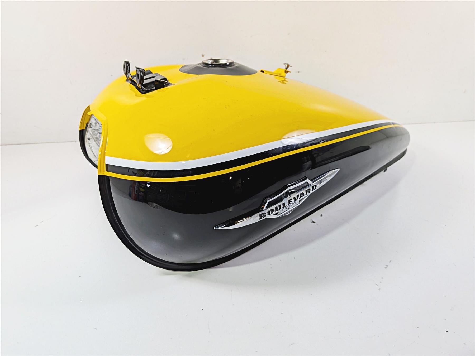 2014 Suzuki M109R VZR1800 Boulevard Fuel Gas Petrol Tank - Read 44100-48GN0 {{ shop.shopifyCountryName }} - Mototech271