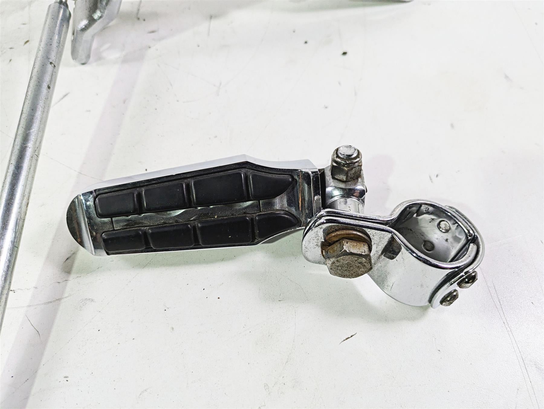 2002 Harley Dyna FXDL Low Rider Front Mid Control + Brake Pedal Shifter 50649-90 {{ shop.shopifyCountryName }} - Mototech271