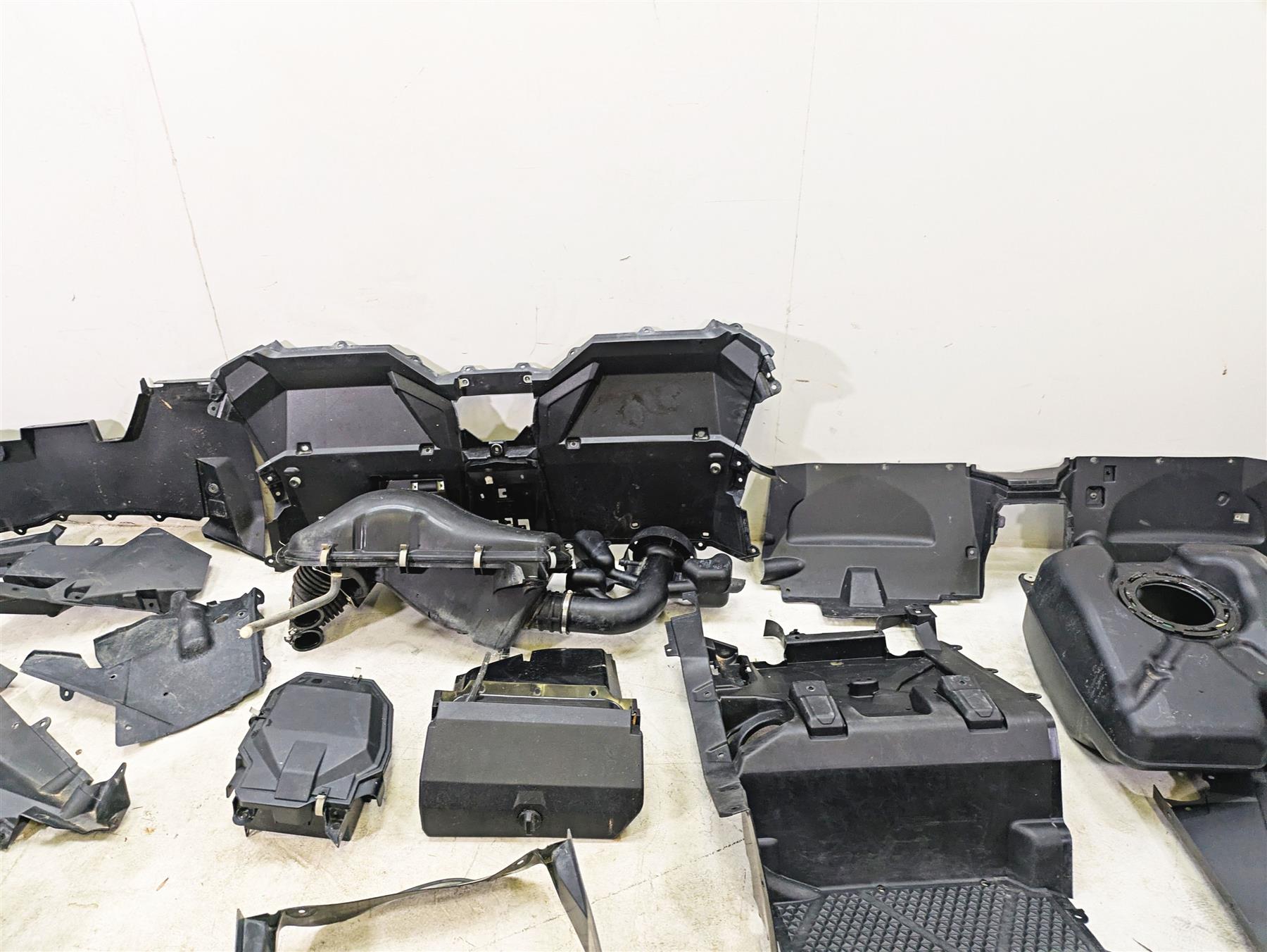 2023 Honda Talon SXS1000 S2R Interior Covers + Fuel Tank & Air Cleaner 64260-HL6 {{ shop.shopifyCountryName }} - Mototech271